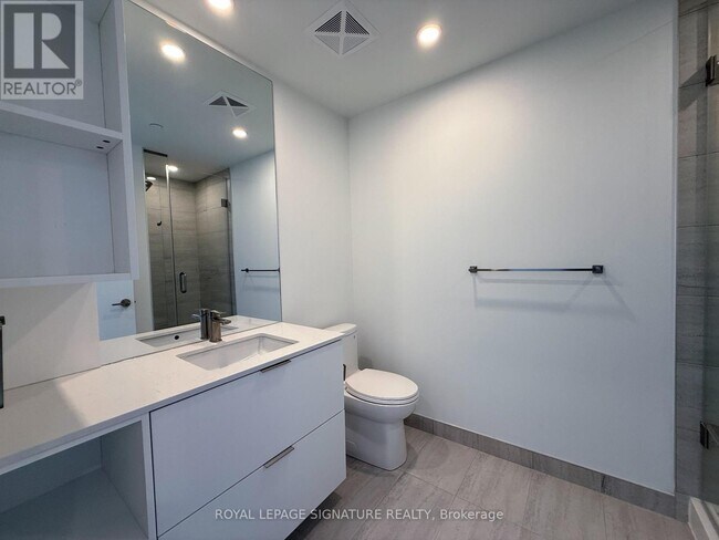 Building Photo - 1 Fairview Rd E