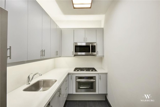 Building Photo - 7 E 74th St