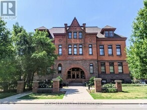 Building Photo - 200-200 Stinson St