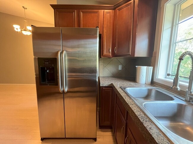 Building Photo - Bright & Spacious St. Johns Townhouse with...