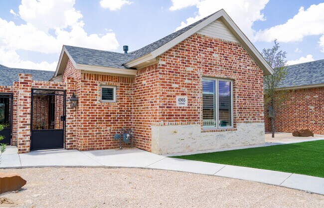 Building Photo - English Townhomes