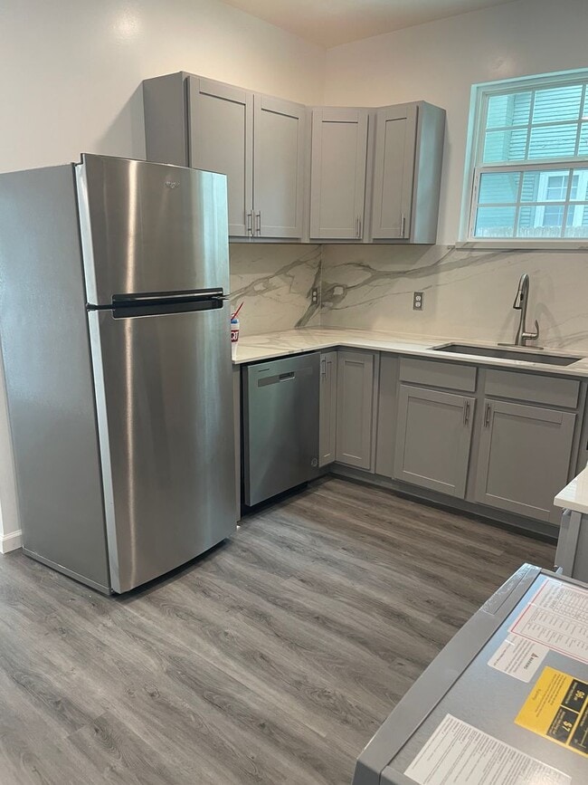 Building Photo - Must See!!! 1 bedroom 1 bath duplex