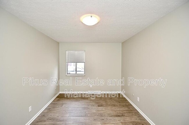 Foto del edificio - 593 Baldwin Rd