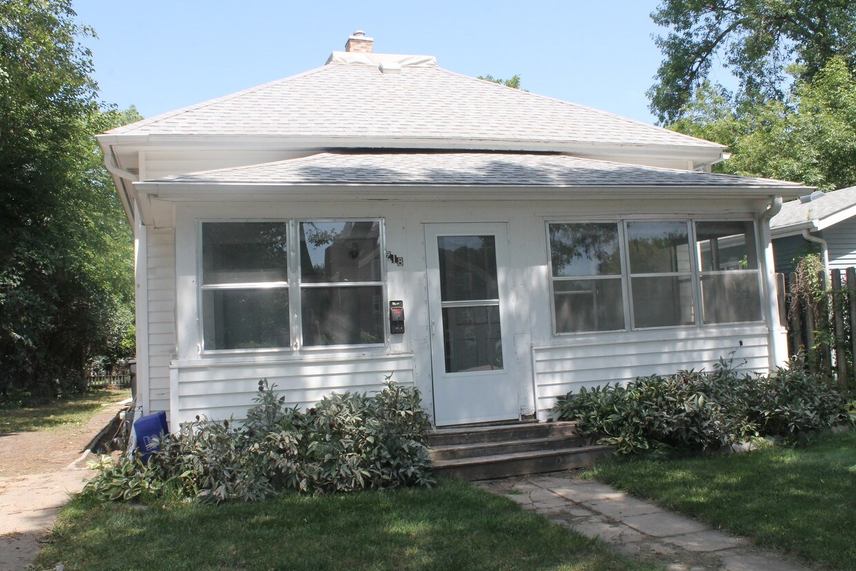 218 E National St, Vermillion, SD 57069 House Rental in Vermillion
