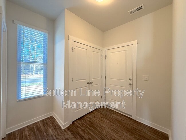 Foto del edificio - 706 Anglin Forest Way