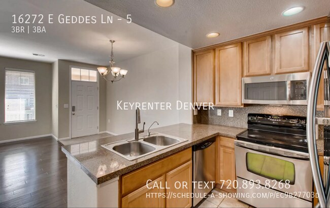 Building Photo - Quiet, Updated 3 Bed 2.5 Bath End Unit Tow...