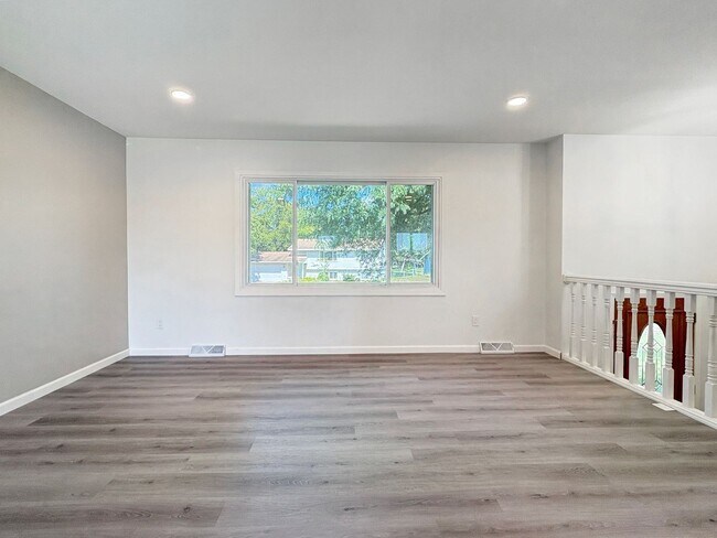 Building Photo - 11225 Hampshire Ct W
