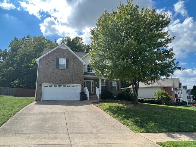 Building Photo - 450 Winding Bluff Way