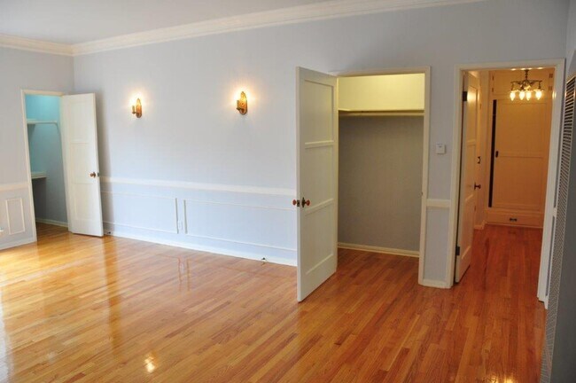 Building Photo - 1324 N Alta Vista Blvd