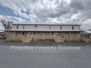 Building Photo - 1412-1412 Sanderson Ave