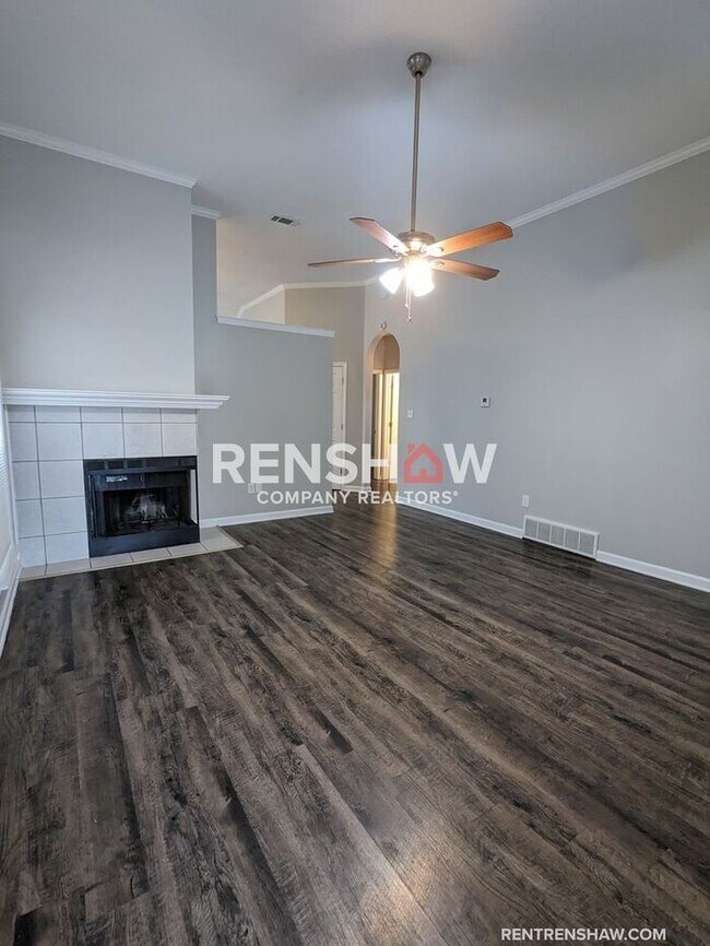 Building Photo - Luxurious 3/2 Cordova Home Now Available F...