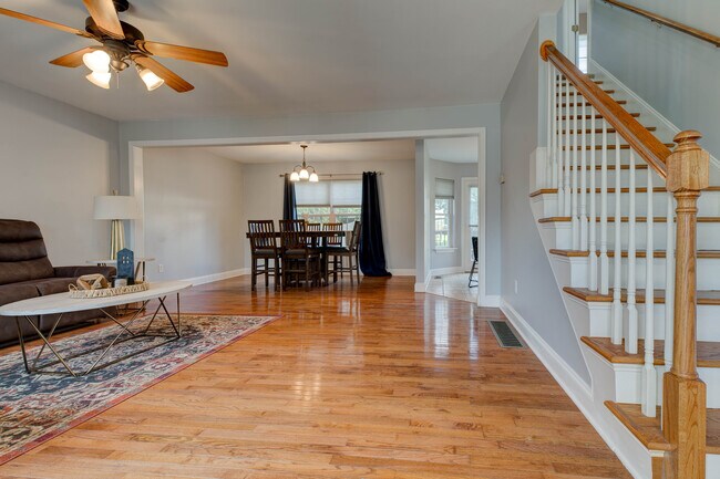 Foto del edificio - 203 Inverness Ln