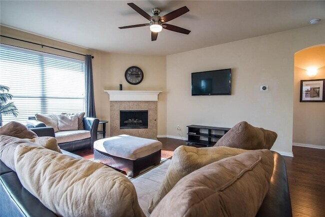 Photo - 1412 Kittyhawk Dr House