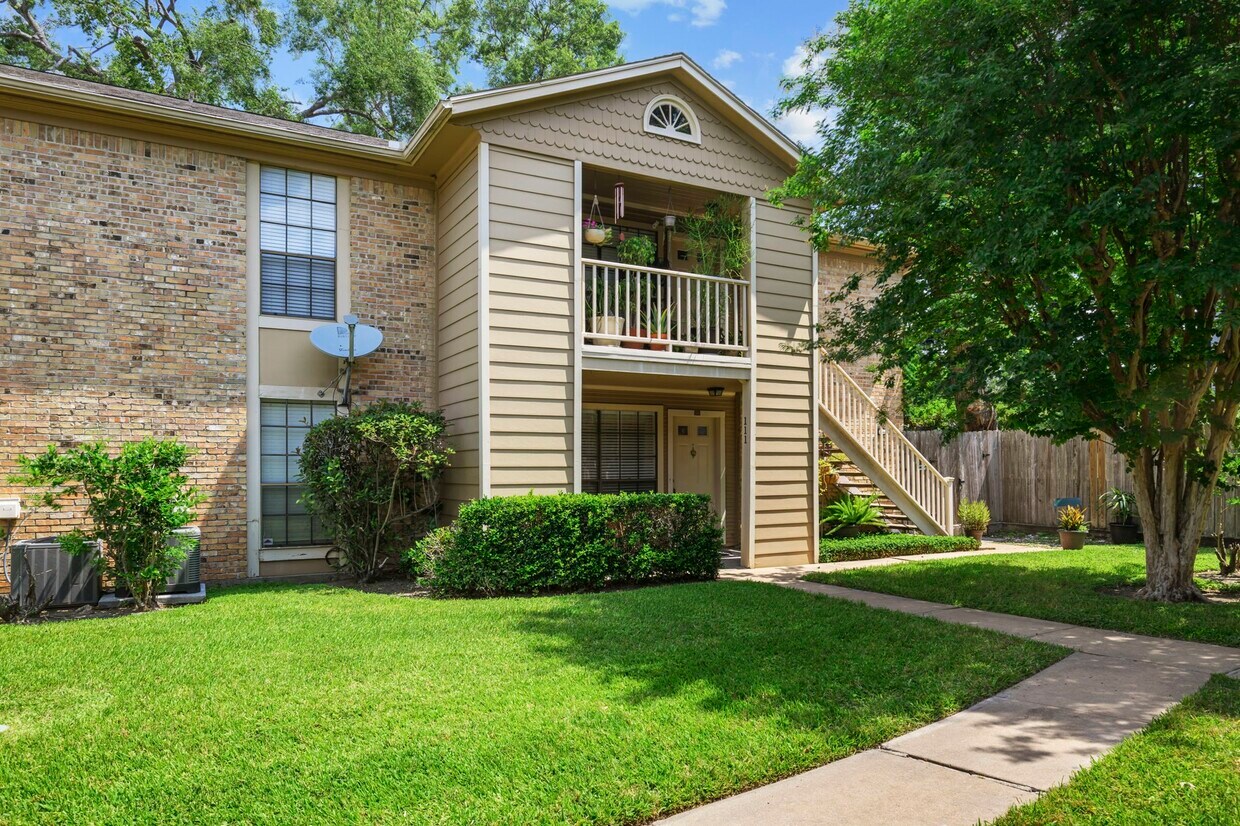 Primary Photo - 1311 Antoine Dr