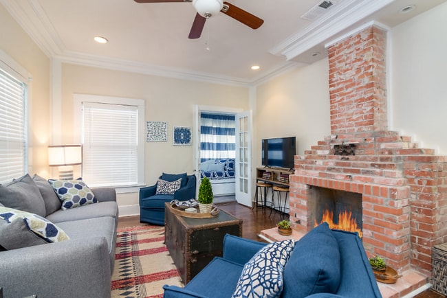 Building Photo - 418 E Myrtle St Building Photo - 418 E Myrtle St