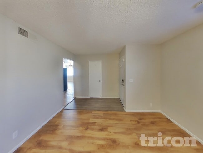 Foto del edificio - 4078 Deerfield Ave