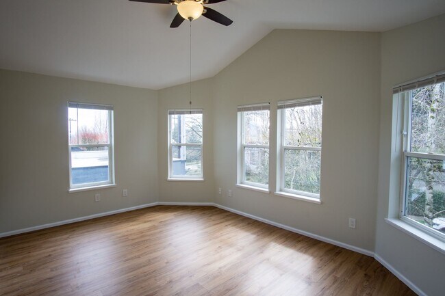 Foto del edificio - Major Updates: Vaulted Ceiling Spacious 2-Bed 2-Bath w DW, WD, Balcony!