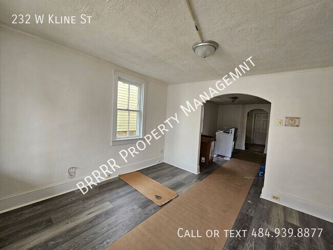 Building Photo - 232 W Kline Ave