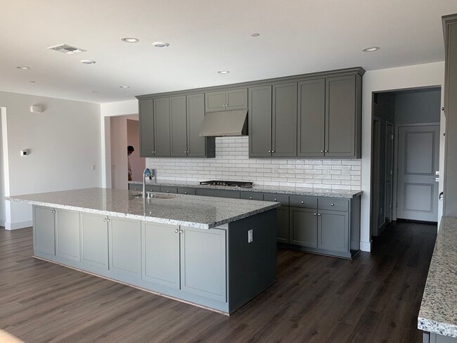 Foto del edificio - Home In Tracy Hills - Tenant occupied DO N...