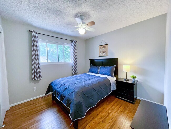 Building Photo - 424 Redwood Dr