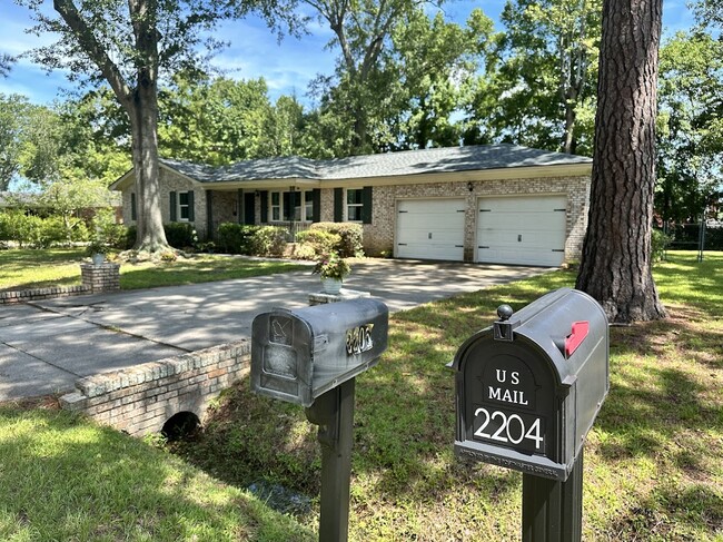 Building Photo - 2204 N Dallerton Cir