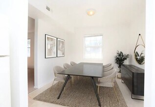 Building Photo - 6110 Cricklewood Dr