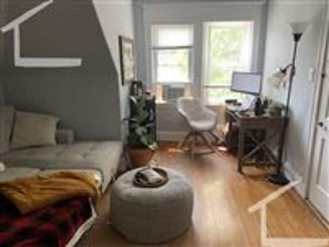 Building Photo - 208 Kelton St