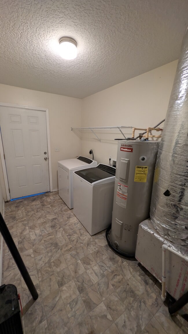 Foto del edificio - 7594 Taylor Field Rd