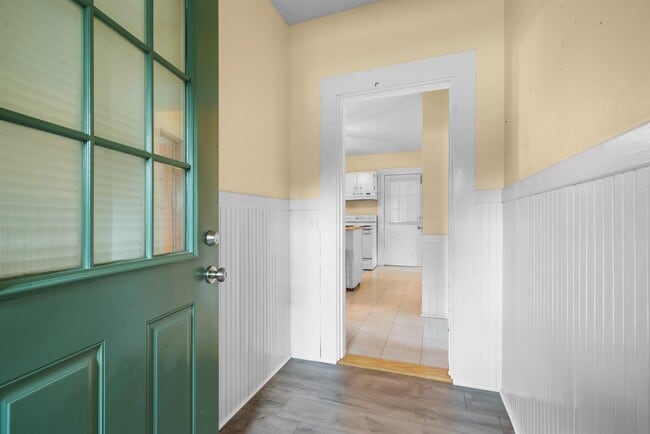 Building Photo - 106 Bismark St