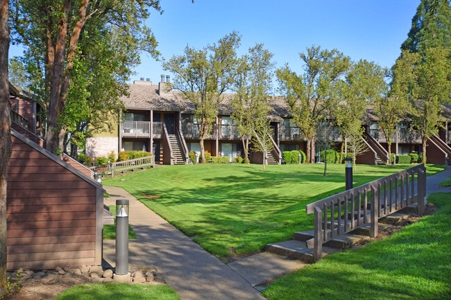 Community - Stone Creek Apartments