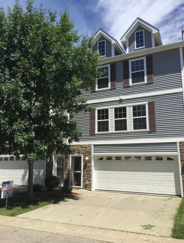 327 NE Sandalwood Unit NA, Waukee, IA 50263 Condo for Rent in Waukee