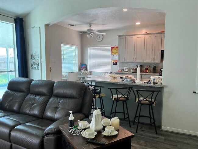 Foto del edificio - 4955 Sentry Woods Ln
