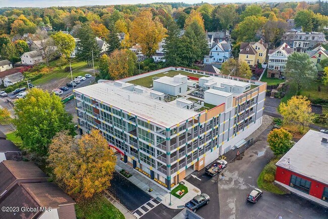 Foto del edificio - 128 Henry St