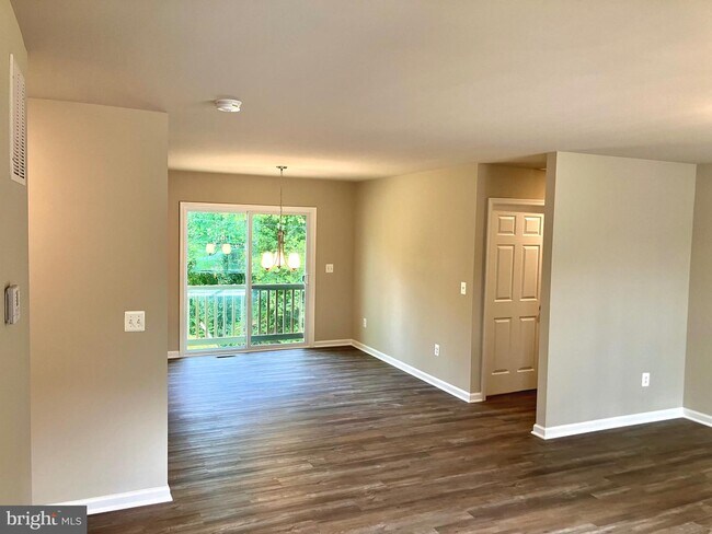 Building Photo - 468 Battle Mountain Rd