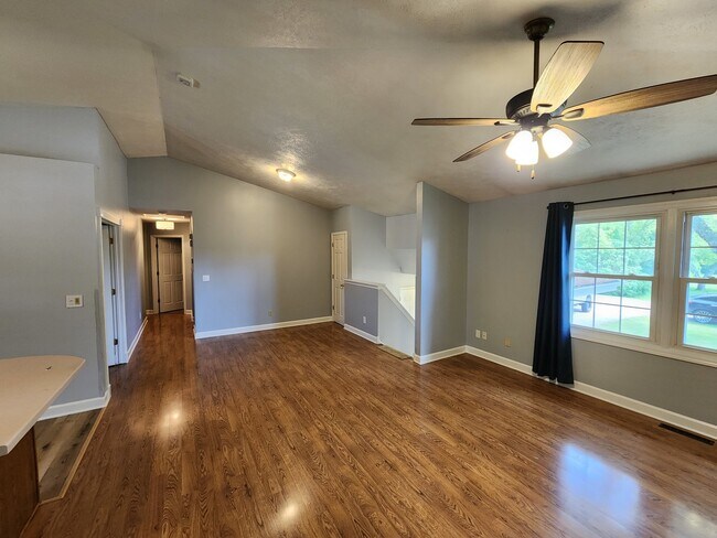 Building Photo - 102 Stanford Way NE