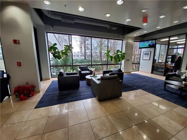 Foto del edificio - 120 Ralph McGill Blvd NE