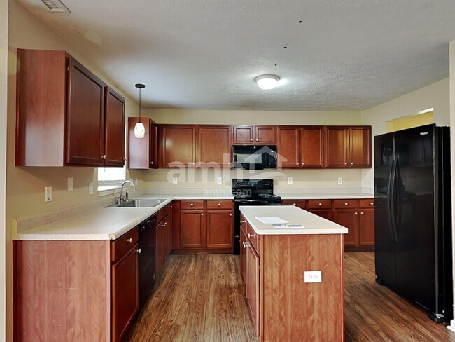 Foto del edificio - 1230 Highland Lake Way