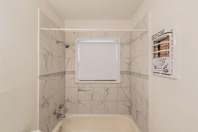 Foto del edificio - Gorgeous and Modern 3 bedroom/2 bath in Ea...