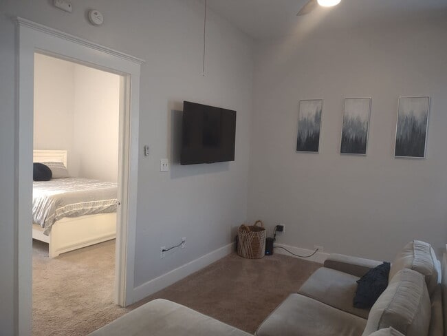 Building Photo - 1113 Olympia Ave