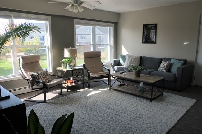 Sala de estar 10 - Walnut Knoll Apartments