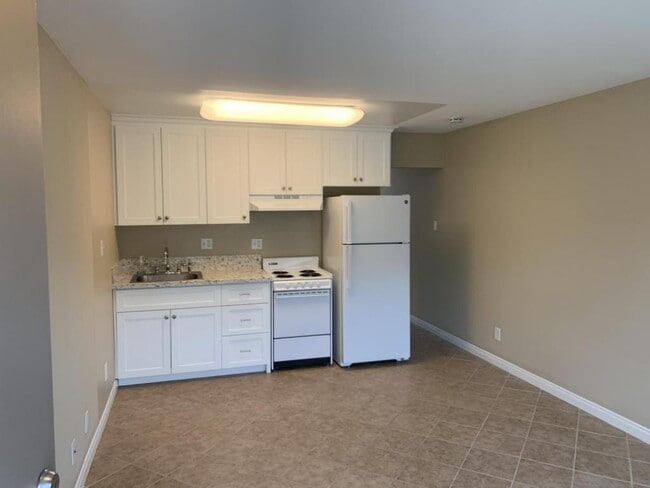 Building Photo - 7043 Pickering Ave