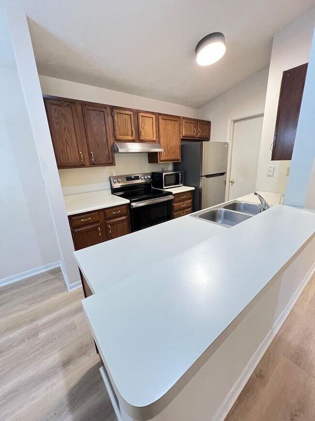 Foto del edificio - Bright & Spacious 2-Bedroom Condo in a Prime Florence Location!