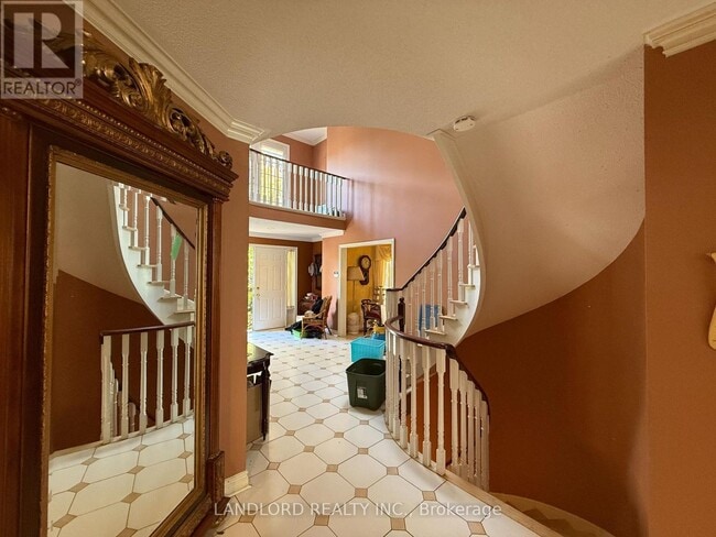 Building Photo - 67 Glenayr Rd