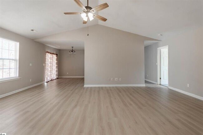 Foto del edificio - 3 Bed, 2 Bath Home Available in Spartanburg