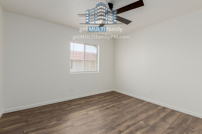 Building Photo - 700 W University Dr