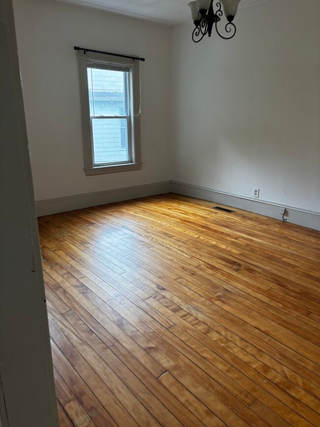Building Photo - 46 Channing St