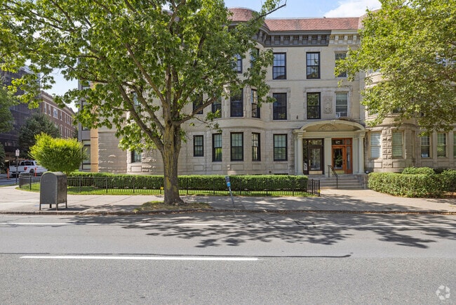 Building Photo - 1248 Beacon St