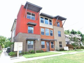 Building Photo - 1512 N Elm St