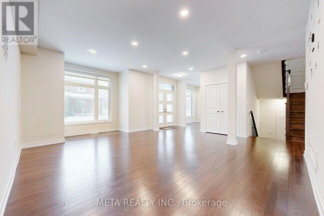 Building Photo - 215 Webb St