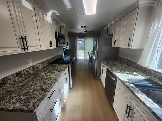 Building Photo - Charming 3-Bedroom Home with Spacious Yard...